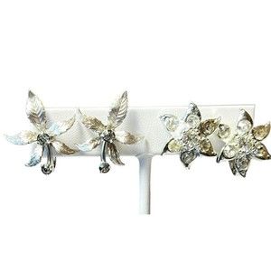 Vintage Silver Tone Unbranded Flower Screw Back Earrings 1960  Lot of 2 A121324